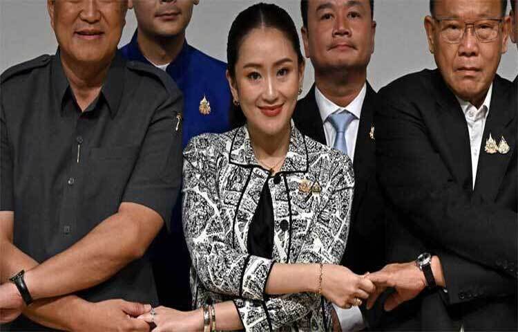 থাইল্যান্ডের নতুন প্রধানমন্ত্রী হিসেবে পেতংতার্ন শিনাওয়াত্রাকে বেছে নিয়েছে দেশটির পার্লামেন্ট। স্থানীয় সময় ১৬ আগস্ট পার্লামেন্টে অনুষ্ঠিত এক ভোটাভুটিতে তাকে প্রধানমন্ত্রী হিসেবে নিয়োগ দেওয়ার পক্ষে রায় দেওয়া হয়। ছবি: এএফপি