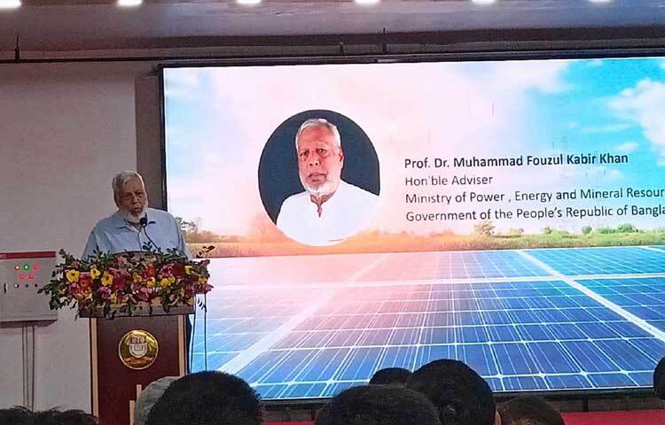 কোনো পেশিশক্তি কিংবা ব্যবসায়ী সিন্ডিকেটের ওপর ভর করে অন্তর্বর্তী সরকার দায়িত্ব নেয়নি বলে মন্তব্য করেছেন বিদ্যুৎ, জ্বালানি ও খনিজ সম্পদ মন্ত্রণালয়ের উপদেষ্টা মুহাম্মদ ফাওজুল কবির খান। ছবি: নাহিদ হাসান