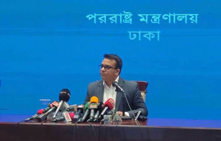 আগামী ৩১ ডিসেম্বর সাধারণ ক্ষমার মেয়াদ শেষ হলে সংযুক্ত আরব আমিরাত সরকার ভিসা উন্মুক্ত করার বিষয়টি পুনর্মূল্যায়ন করবে বলে জানিয়েছেন পররাষ্ট্র মন্ত্রণালয়ের মুখপাত্র মোহাম্মদ র‌ফিকুল আলম। ছবি: ইসমাইল হোসেন রাসেল