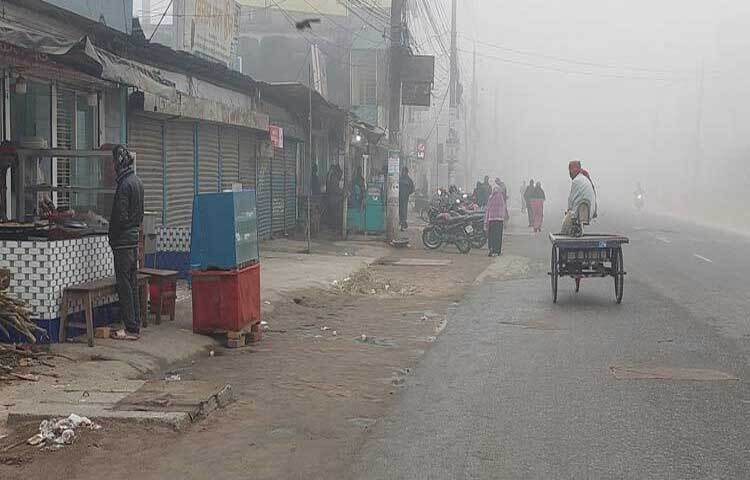 পঞ্চগড়ে টানা তিনদিন ধরে চলছে মৃদু শৈত্যপ্রবাহ। রোববার সকাল ৯টায় সর্বনিম্ন ৯ দশমিক ৩ ডিগ্রি সেলসিয়াস তাপমাত্রা রেকর্ড করেছে তেঁতুলিয়া আবহাওয়া অফিস। ছবি: সফিকুল আলম