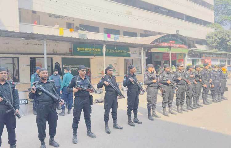 রমনা থানার ওসি গোলাম ফারুক বলেন, কাকরাইল মসজিদ ও আশপাশে এলাকায় পর্যাপ্ত সংখ্যক পুলিশ মোতায়েন রাখা হয়েছে। যেকোনো অপ্রীতিকর পরিস্থিতি মোকাবিলায় পুলিশ প্রস্তুত।