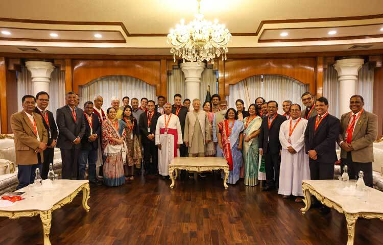 শুভেচ্ছা বিনিময় আইন উপদেষ্টা অধ্যাপক ড. আসিফ নজরুল, শিল্প উপদেষ্টা আদিলুর রহমান খান এবং পরিবেশ, বন ও জলবায়ু পরিবর্তন বিষয়ক উপদেষ্টা সৈয়দা রিজওয়ানা হাসান উপস্থিত ছিলেন।