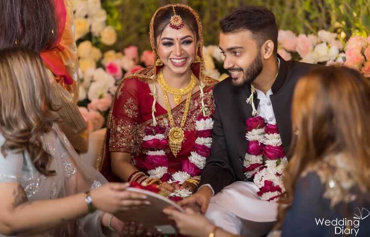 বিয়েতে দুই পরিবারের সদস্যরা উপস্থিত ছিলেন।