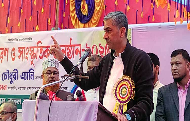 বিএনপির যুগ্ম-মহাসচিব শহীদ উদ্দিন চৌধুরী এ্যানি বলেছেন, আওয়ামী লীগ আর বিএনপির মধ্যে পার্থক্য রয়েছে। আওয়ামী লীগ লুটপাট ও গুম-খুন করেছে। জীবনে কোনোদিন নির্বাচন করে তারা ক্ষমতায় আসবে, জনপ্রতিনিধি হয়ে বক্তব্য রাখবে এটা কখনো চেষ্টা করেনি। নির্বাচনকে বৃদ্ধাঙ্গুলি দেখিয়েছে। ছবি: কাজল কায়েস