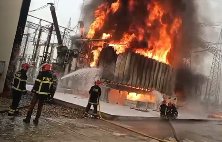 সাভার ফায়ার সার্ভিসের সিনিয়র স্টেশন অফিসার নুরুল ইসলাম বলেন, সকাল সোয়া ৭টার দিকে বিদ্যুতের ওই পাওয়ার গ্রিডে আগুনের খবরে প্রথমে সাভার ও ট্যানারি ফায়ার স্টেশন থেকে মোট ৫টি ইউনিট ঘটনাস্থলে পৌঁছে কাজ শুরু করে।