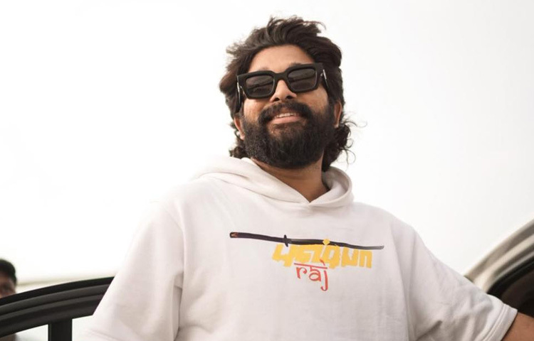 পারাগু ও ভিদাম ছবিতে অভিনয়ের জন্য দুটি ফিল্মফেয়ার সেরা তেলেগু অভিনেতা পুরস্কার এবং আরিয়া ও পারাগু এর জন্য দুটি নন্দী বিশেষ জ্যুরি পুরস্কার পেয়েছেন।