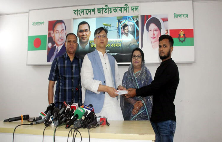 মানিকগঞ্জের যুবক জুলহাস মোল্লার তৈরি করা বিমানে নতুন ইঞ্জিন লাগানো এবং প্রয়োজনীয় কিছু সংস্কার করার জন্যে তাকে দ্বিতীয় দফায় আর্থিক সহায়তা দিয়েছেন বিএনপির ভারপ্রাপ্ত চেয়ারম্যান তারেক রহমান।