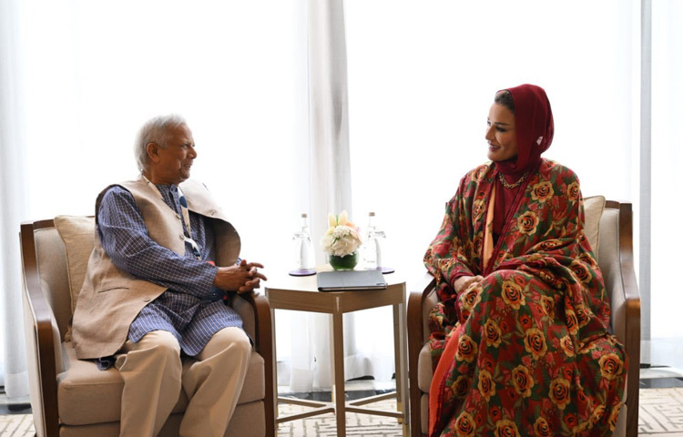 কাতারের আমিরের মা এবং কাতার ফাউন্ডেশনের চেয়ারপারসন শেখ মোজা বিনতে নাসেরের সঙ্গে বৈঠক করেছেন প্রধান উপদেষ্টা অধ্যাপক মুহাম্মদ ইউনূস।