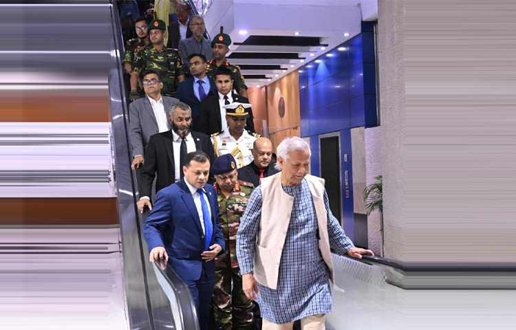 ভ্যাটিকান সিটির সেন্ট পিটার্স স্কয়ারে পোপ ফ্রান্সিসের শেষকৃত্যে অংশগ্রহণ শেষে ২৮ এপ্রিল ভোর ৩টায় তিনি দেশে পৌঁছান।