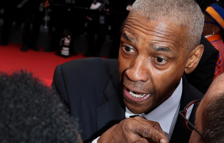 লালগালিচায় ফটোগ্রাফারদের সঙ্গে একচোট ঝগড়া হয়ে যায় ডেনজেলের।