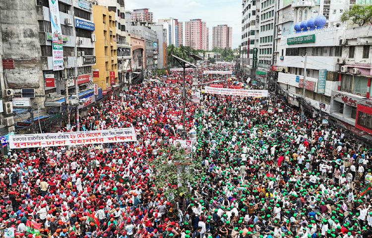 এ যেন জনসমুদ্র।