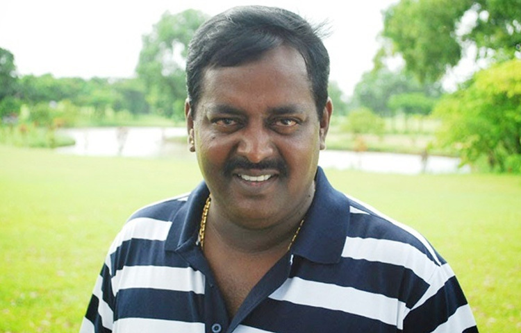 ১৯৫৮ সালের এই দিনে ঢাকার কেরানীগঞ্জে জন্ম তার। বেড়ে ওঠা, ব্যবসা-বাণিজ্য এবং চলচ্চিত্র-সবখানেই তার ছিল দৃপ্ত উপস্থিতি। প্রথম জীবনে ব্যবসায় মন দিলেও সিনেমার প্রতি তার ভালোবাসা তাকে নিয়ে আসে ঢালিউডে। এরপর আর পেছনে তাকাতে হয়নি।