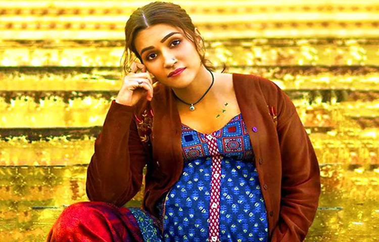 বিশেষ করে ‘মিমি’ ছবিতে একজন সারোগেট মায়ের চরিত্রে তার অভিনয় তাকে শুধু প্রশংসাই নয়, অভিনেত্রী হিসেবে বিশ্বাসযোগ্যতা এনে দেয়।