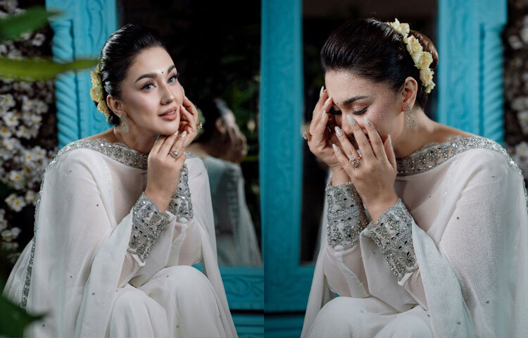 তার এই পোস্টে হুমড়ি খেয়ে পরেছেন ভক্ত-অনুরাগীরা।