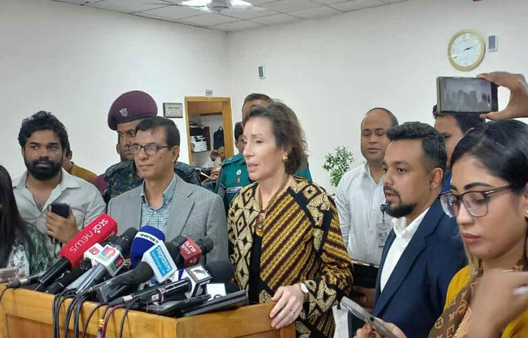 যুক্তরাষ্ট্র দূতাবাস বা যুক্তরাষ্ট্র সরকার কোনো নির্দিষ্ট রাজনৈতিক দলকে সমর্থন করে না বলে জানিয়েছেন দেশটির ভারপ্রাপ্ত রাষ্ট্রদূত ট্র্যাসি অ্যান জ্যাকবসন। ছবি: মফিজুল সাদিক