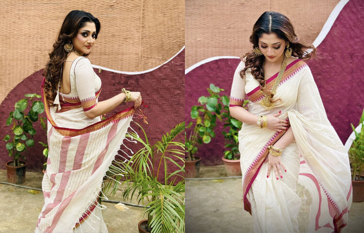 বাঙালি নারীর সাজে লালপাড়ের সাদা শাড়ি এক চিরন্তন অনুষঙ্গ। এটি শুধু পোশাক নয়, বরং পূজার আবহে ঐতিহ্যের প্রতীক। পূজা চেরী সেই ঐতিহ্যকেই বেছে নিয়েছেন তার সাজে, তবে একেবারে আধুনিক ছোঁয়ায়।