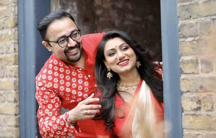 নিজের সোশ্যাল হ্যান্ডেলে পুজোর সাজে বেশকিছু ছবি শেয়ার করেছেন জনপ্রিয় এই গায়িকা। ছবি: অবন্তীর ফেসবুক থেকে