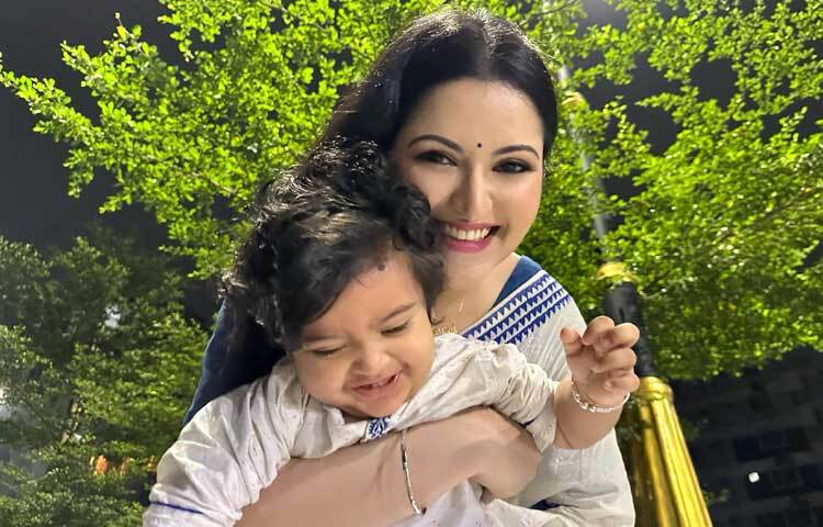ছেলেকে নিয়ে গড়ে উঠেছে পরীর এক আলাদা দুনিয়া।