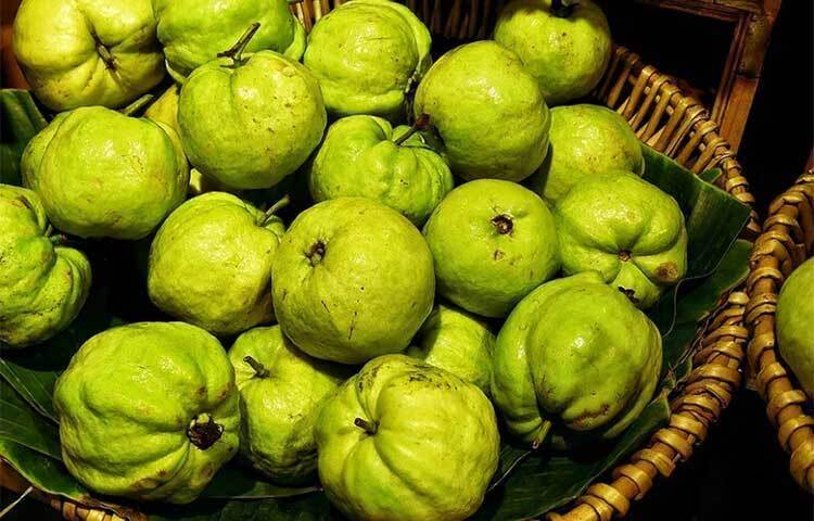 এটি ক্যালোরিতে কম এবং ফাইবারে বেশি, ফলে ক্ষুধা নিয়ন্ত্রণে রেখে ওজন কমাতে সাহায্য করে।