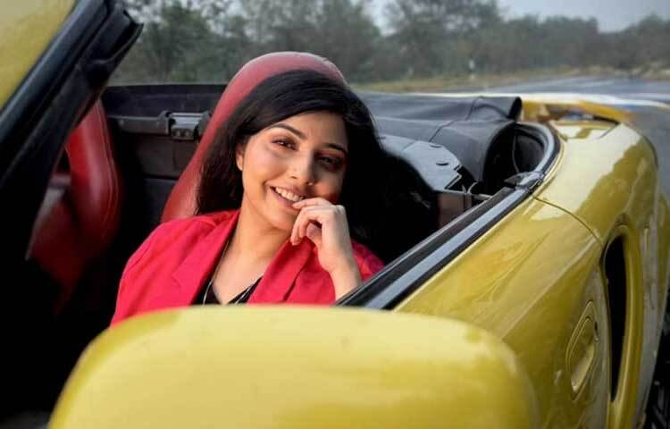 যুক্তরাষ্ট্রপ্রবাসী নিলয়ের সঙ্গে তার বিয়ের আনুষ্ঠানিকতা সম্পন্ন হয়েছে। দুই পরিবারের ঘনিষ্ঠজনেরা পড়শী ও নিলয়ের বিয়ের খবর নিশ্চিত করেছেন।