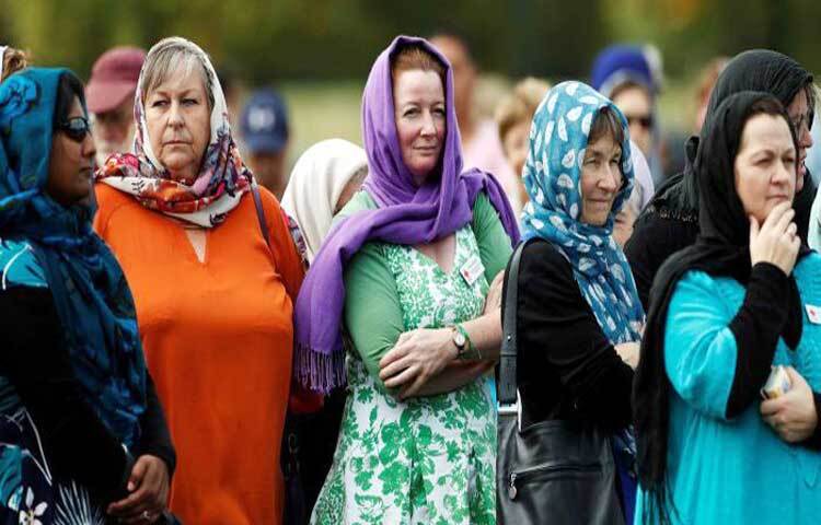 প্রতি বছর ১ ফেব্রুয়ারি বিশ্ব হিজাব দিবস পালিত হয়। বিশ্বব্যাপী মুসলিম নারীদের মধ্যে যারা হিজাব পরেন তাদের প্রতি সম্মান জানাতে এটি পালন করা হয়। এটি বিভিন্ন পটভূমি ও ধর্মের নারীদের হিজাব পরিধান করে অভিজ্ঞতা অর্জনের জন্য উৎসাহিত করারও একটি দিন।