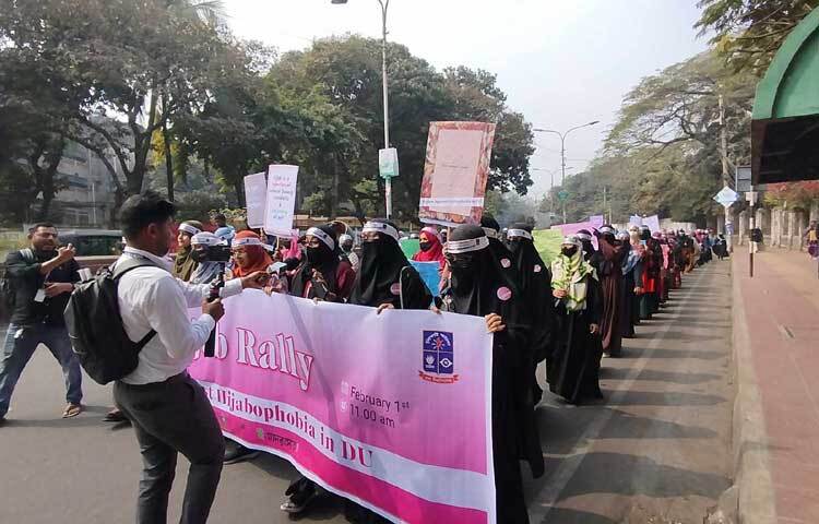 ভিসি চত্বর থেকে টিএসসি হয়ে রাসেল টাওয়ার ঘুরে আবারও রাজু ভাস্কর্যে গিয়ে শেষ হয় র‍্যালি।