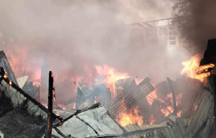 তিনি বলেন, ভাষানটেকের বিআরপি বস্তিতে ১১টার দিকে আগুন লাগার খবর আসে। খবর পেয়ে সঙ্গে সঙ্গে ফায়ার সার্ভিসের ৫টি ইউনিট ঘটনাস্থলে পৌঁছে আগুন নিয়ন্ত্রণে কাজ করে। পরে বেলা ১১টা ৩৫ মিনিটের দিকে আগুন নিয়ন্ত্রণে আসে।