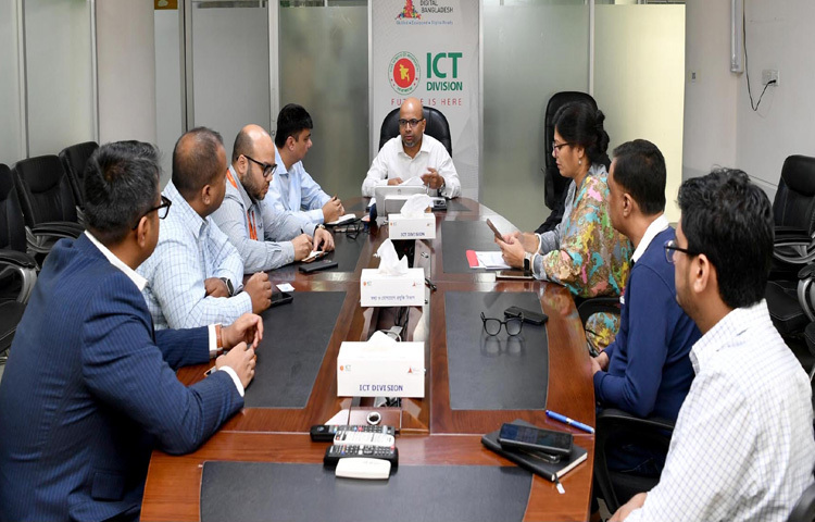 ডাক, টেলিযোগাযোগ ও তথ্যপ্রযুক্তি মন্ত্রণালয়ের প্রধান উপদেষ্টার বিশেষ সহকারী ফয়েজ আহমদ তৈয়্যবের সঙ্গে সাক্ষাৎ করেন ঢাকায় আগারগাঁওয়ে আইসিটি ভবনে মোবাইল ফোন অপারেটর প্রতিনিধিদল। ছবি: পিআইডি