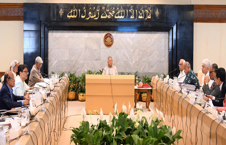 প্রধান উপদেষ্টা প্রফেসর মুহাম্মদ ইউনূস ঢাকায় তেজগাঁওয়ে তার কার্যালয়ে বিনিয়োগ কর্তৃপক্ষের বোর্ড সভায় সভাপতিত্ব করেন। ছবি: পিআইডি