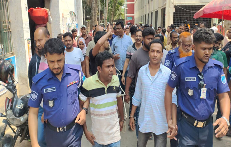 বৈষম্যবিরোধী ছাত্র আন্দোলনে হামলার মামলায় আওয়ামী লীগের ২০ নেতাকর্মীর জামিন নামঞ্জুর করে কারাগারে পাঠিয়েছেন আদালত। ছবি: রুবেলুর রহমান