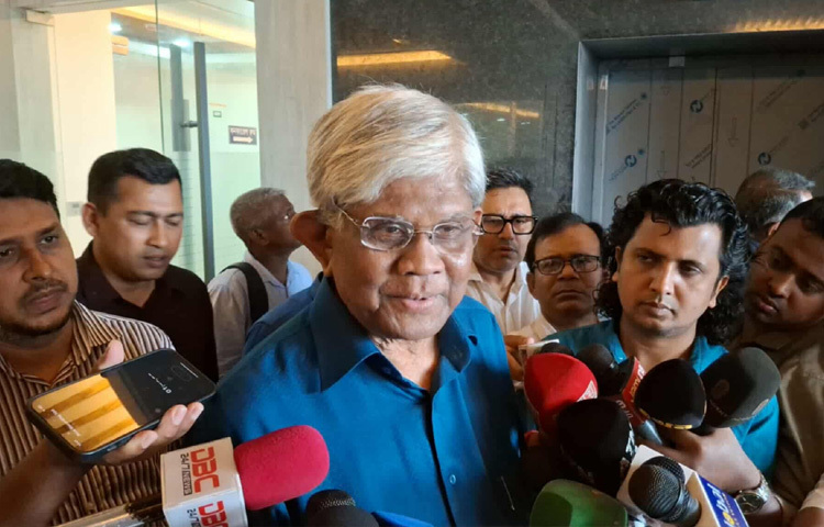 সরকারি চাকরিজীবীরা মহার্ঘ ভাতা পেতে যাচ্ছে এমন ইঙ্গিত দিয়েছেন অর্থ উপদেষ্টা ড. সালেহউদ্দিন আহমেদ। ছবি: সাইদ শিপন