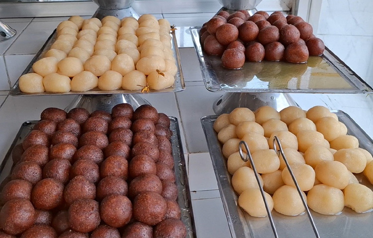 ঈদের মতো সময়গুলোতে যেন তাদের ঘুম নেই, দম ফেলার ফুরসতও নেই।