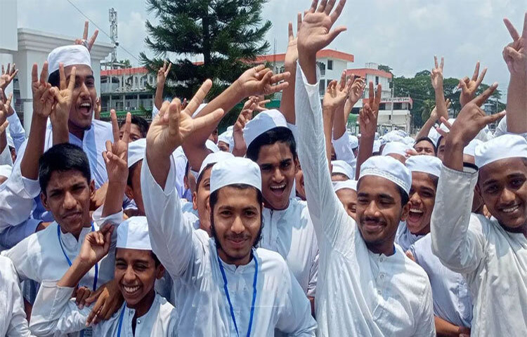 বাংলাদেশ মাদরাসা শিক্ষা বোর্ডের অধীনে চলতি বছরের দাখিল পরীক্ষায় পাসের হার ৬৮ দশমিক ০৯ শতাংশ। এ বোর্ডে সারাদেশে জিপিএ-৫ পেয়েছেন ৯ হাজার ৬৬ জন।