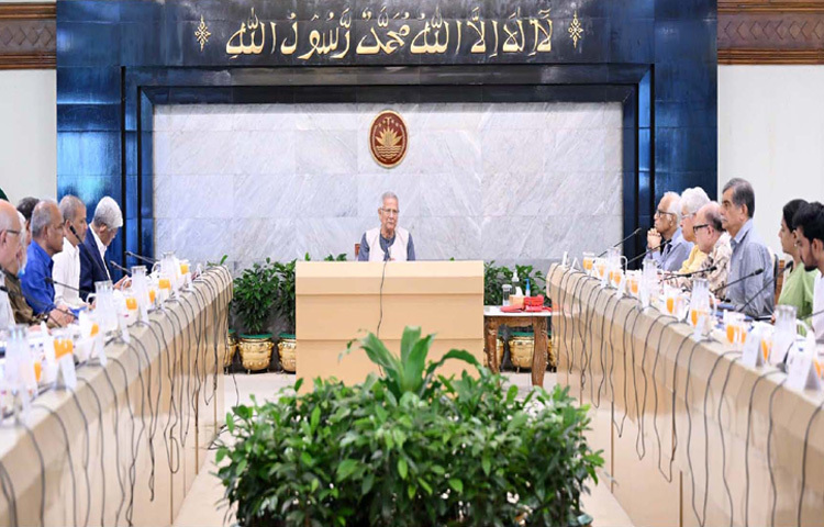 ঢাকায় তেজগাঁওয়ে উপদেষ্টা পরিষদের বৈঠকে সভাপতিত্ব করেন প্রধান উপদেষ্টা প্রফেসর মুহাম্মদ ইউনূস । ছবি: পিআইডি