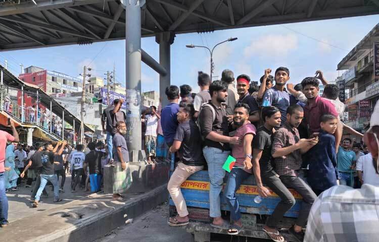 ছাত্র-জনতার স্বতঃস্ফূর্ত আন্দোলনে স্লোগানে স্লোগানে উত্তাল ঢাকা। ছবি: জান্নাত শ্রাবণী