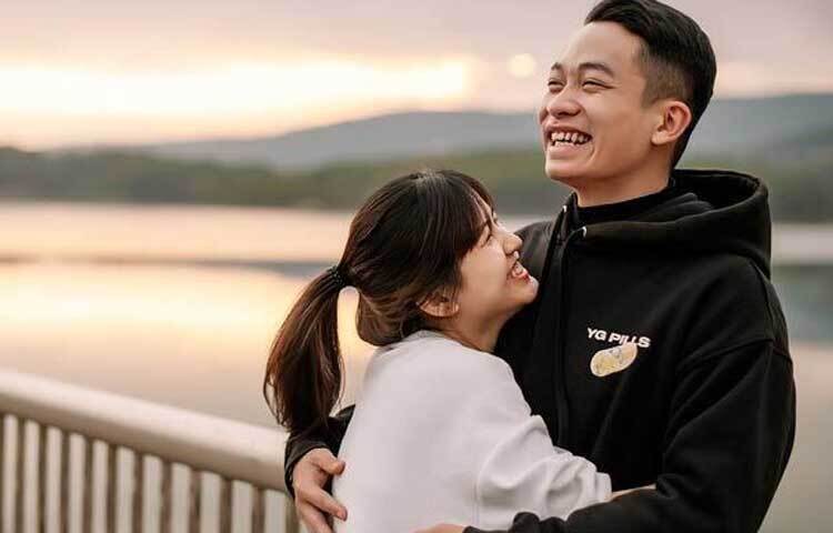 ভালোবাসা দিবসের আগে প্রিয়জনের সঙ্গে থাকার প্রতিশ্রুতি দিতে দিনটির শুরু হয়।