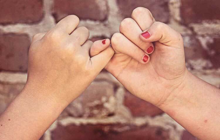 যদিও ভালোবেসে যত সহজে কথা দেওয়া হয় সেটি রক্ষা করার সময় দেখা যায় বিষয়টি তত সহজ নয়। সত্যিকথা বলতে- অনুভূতি প্রকাশের কোনো নির্দিষ্ট দিন বা সময় হয় না। তারপরও বিশ্বব্যাপী বিশেষ কিছুদিনকে নির্ধারিত করা হয় উদযাপন করার জন্য।