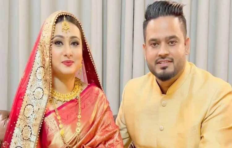 ২০২২ সালে ফের বিবাহবন্ধনে আবদ্ধ হন তিনি। তার স্বামীর নাম আশফাকুর রহমান রবিন। পেশায় তিনি দেশের বহুজাতিক একটি কোম্পানির মার্কেটিং বিভাগের উচ্চপদস্থ কর্মকর্তা। ছবি: ফেসবুক থেকে