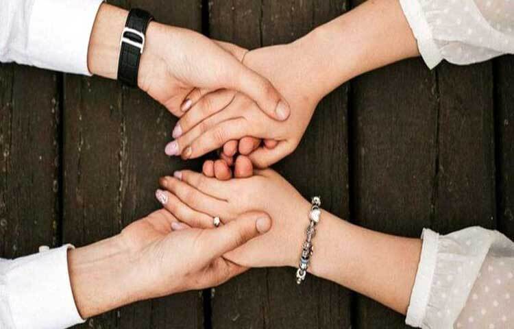 এদিন মনের সব সন্দেহ ঘুচিয়ে ফেলতে হয়। এড়িয়ে যেতে হয় সকল বাধা। নিজেদের সম্পর্ককে আরও মজবুত করতে এর থেকে বড় উপহার আর কী হতে পারে।