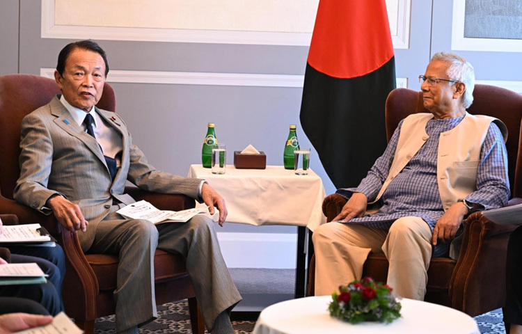 জাপানের প্রাক্তন প্রধানমন্ত্রী ও জাপান-বাংলাদেশ সংসদীয় মৈত্রী লিগের (জেবিপিএফএল) সভাপতি তারো আসো টোকিওর ইম্পেরিয়াল হোটেলে প্রধান উপদেষ্টার সঙ্গে সৌজন্য সাক্ষাৎ করেছেন প্রধান উপদেষ্টা।