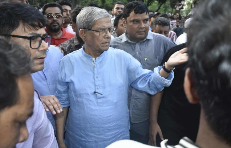 উল্লেখ্য, বাংলাদেশ বিমানবাহিনীর এফ-৭ বিজিআই প্রশিক্ষণ বিমান উত্তরায় মাইলস্টোন কলেজে বিধ্বস্ত হয়েছে। রাত ৮ টায় শেষ খবর পাওয়া পর্যন্ত ১৯ জন নিহত এবং আহত হয়েছেন শতাধিক শিক্ষার্থী।