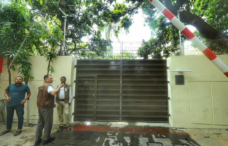 এমনকি  ফিরোজাকে ঘিরে জোরদার করা হয়েছে নিরাপত্তাব্যবস্থাও।