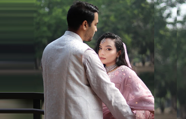 হঠাৎ বিয়ের খবর জানিয়ে ভক্তদের সারপ্রাইজ দিয়েছেন নতুন প্রজন্মের কন্টেন্ট ক্রিয়েটর ও ইনফ্লুয়েন্সারদের মধ্যে নুরটেলা নামে সুপরিচিত হবু ডাক্তার ঐশী।