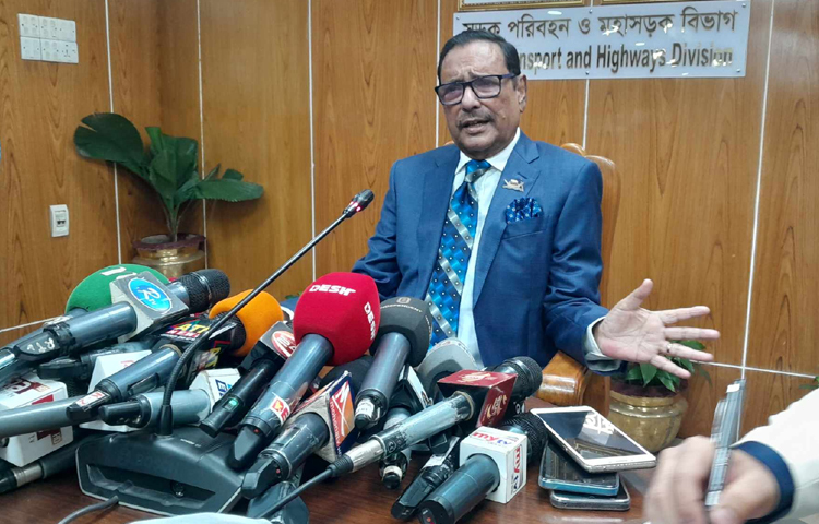 বিএনপির কর্মসূচি কথা শুনে ‘মানুষ তো হাসে, ঘোড়াও হাসে’ বলে মন্তব্য করেছেন সড়ক পরিবহন ও সেতুমন্ত্রী ওবায়দুল কাদের। ছবি: মাসুদ রানা