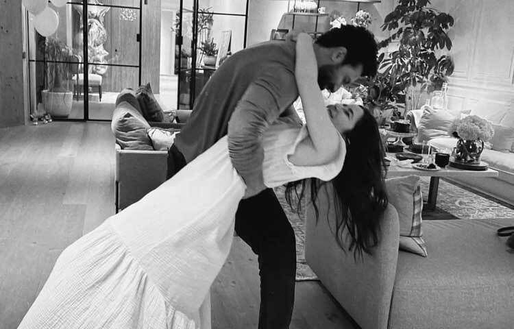 বলিউডের এই দুই তারকাই নিজ নিজ জায়গা থেকে সফল। দর্শকদের উপহার দিচ্ছেন একের পর এক হিট ছবি। ছবি: ইনস্টাগ্রাম