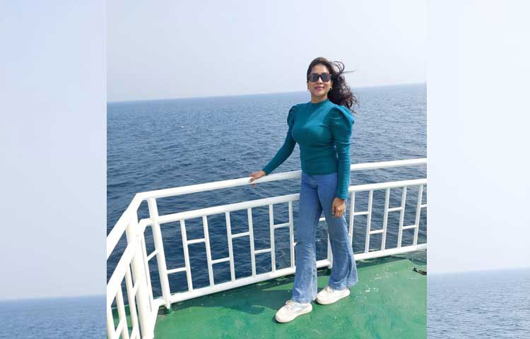 কাজের পাশাপাশি ঘুরে বেড়াতে বেশ পছন্দ করেন এই সুন্দরী অভিনেত্রী। সামাজিক যোগাযোগ মাধ্যমে প্রায়ই দেখা যায় তার ঘুরে বেড়ানোর ছবি। ছবি: ফেসবুক থেকে