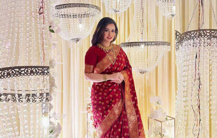 বর্তমানে কাজের সংখ্যা কমিয়ে দিলেও সামাজিক যোগাযোগ মাধ্যমে সরব থাকেন এই অভিনেত্রী। ছবি: ফেসবুক থেকে