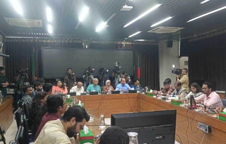 নির্বাচন সংস্কার কমিশনের প্রধান ড. বদিউল আলম মজুমদার বলেছেন, ভোটের সময় কোটি কোটি টাকার মনোনয়ন বাণিজ্য হয়। রাজনীতি ব্যবসায় পরিণত হয়েছে। রাজনীতি এখন জনকল্যাণ নয়, রাজনীতি এখন ব্যবসা। ছবি: মফিজুল সাদিক