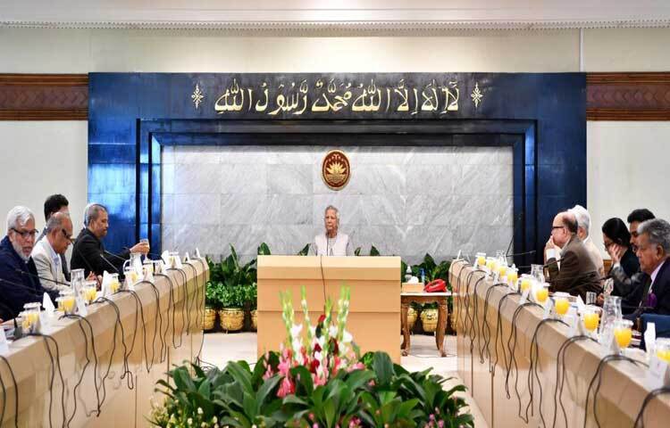 বেসামরিক বিমান পর্যটন ও ভূমি উপদেষ্টা এএফ হাসান আরিফের মৃত্যুতে আজ আনুষ্ঠানিকভাবে শোক প্রস্তাব গ্রহণ করেছে উপদেষ্টা পরিষদ। প্রধান উপদেষ্টার কার্যালয়ে অনুষ্ঠিত পরিষদের এক বিশেষ সভায় এই শোক প্রস্তাব গৃহীত হয়। ছবি: প্রধান উপদেষ্টার ফেসবুক থেকে