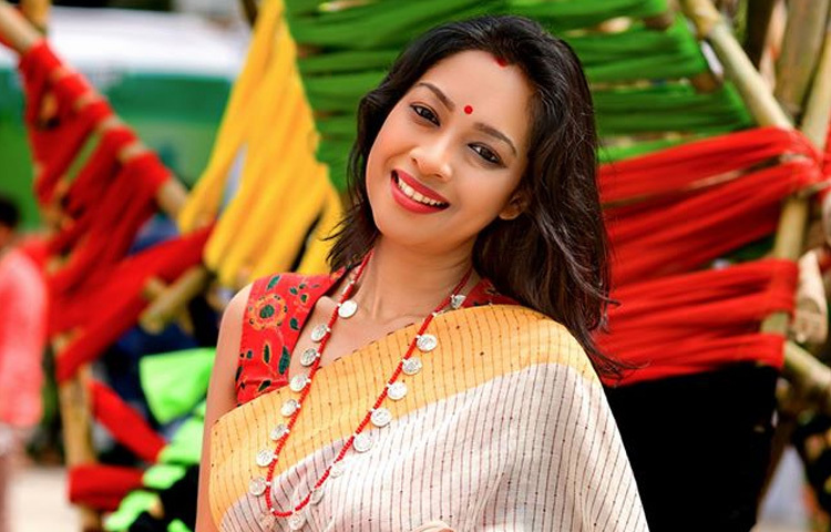 তিনি একুশে টেলিভিশন চ্যানেলে প্রচারিত ‘অ্যাডভেঞ্চার বাংলাদেশ’ অনুষ্ঠানের মাধ্যমে টেলিভিশনে আত্মপ্রকাশ করেন।